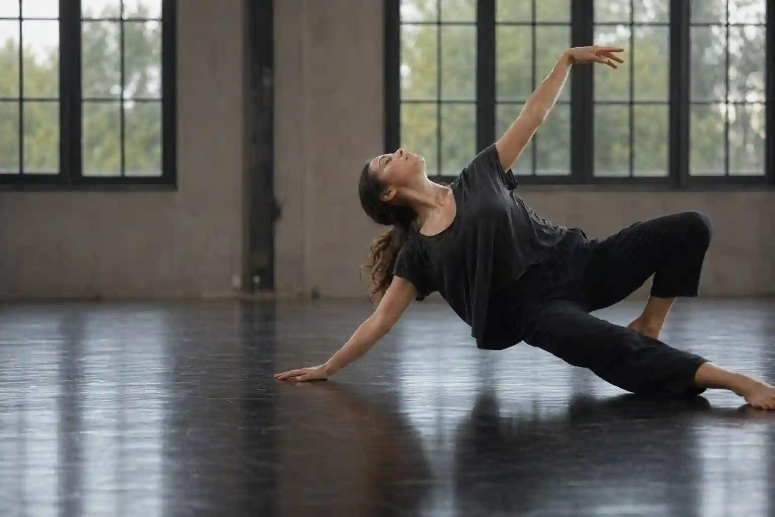 usare il pavimento nella danza contemporanea